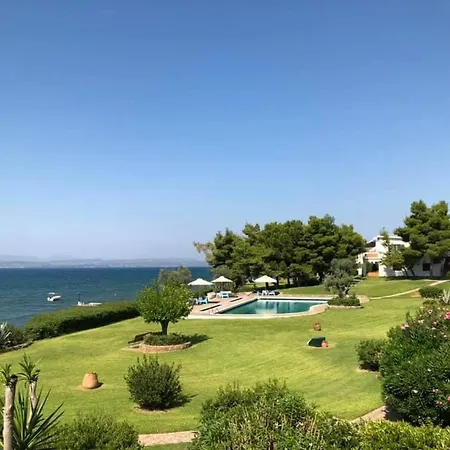 Architect Designed House With Pool And Private Erétria