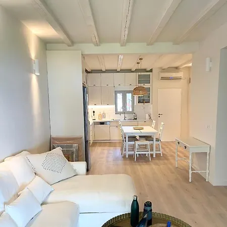 Architect Designed House With Pool And Private * Erétria