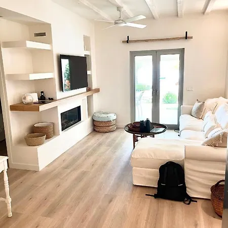 Architect Designed House With Pool And Private Villa Erétria