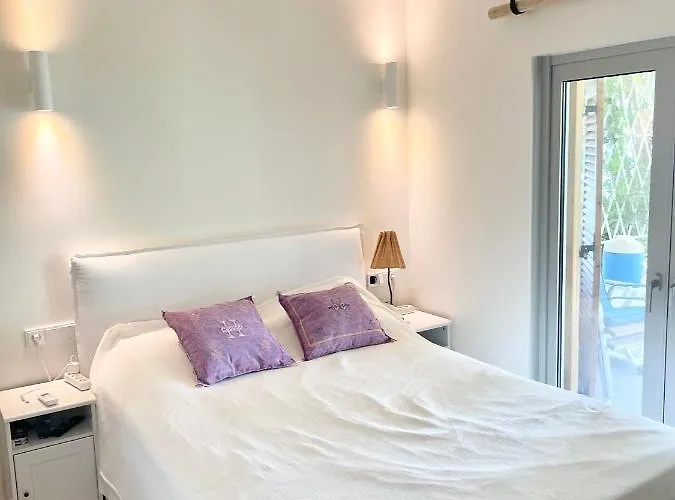 Architect Designed House With Pool And Private Villa Erétria